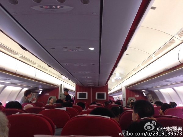海航巴黎飞西安故障返航 安全落地乘客鼓掌