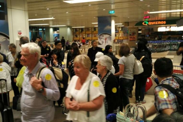 新加坡国庆日澳航航班延误23小时 旅客怒了