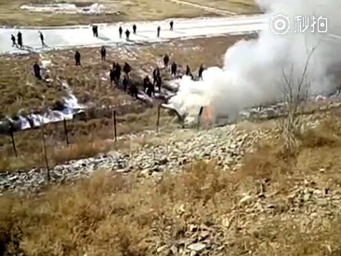 现场视频曝光!一小型飞机在法库坠毁 2人遇难386809_ 现场视频曝光!一小型飞机在法库坠毁 2人遇难