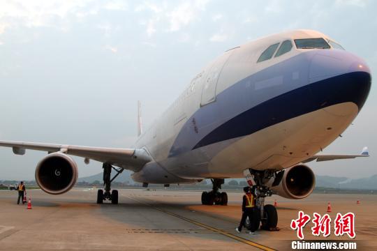 图为一架空客A330大飞机降落在南昌昌北国际机场。(资料图) 刘占昆 摄