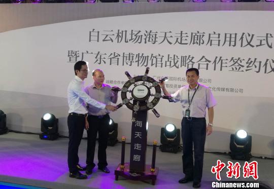 全国机场首个大型“丝路主题”公共艺术空间在广州启用。 郭军 摄 全国机场首个大型“丝路主题”公共艺术空间在广州启用。 郭军 摄