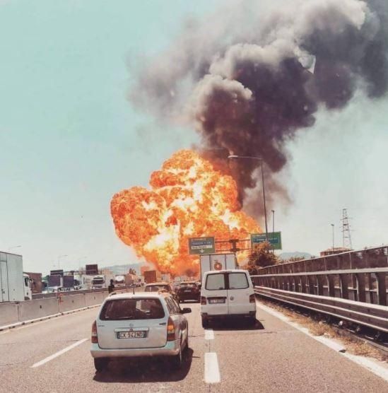 意大利博洛尼亚机场附近发生爆炸 火球直冲天空457187_ 意大利博洛尼亚机场附近发生爆炸 火球直冲天空