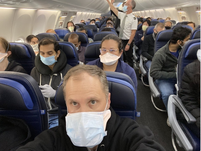 美国母亲节航空客流量回升 社交距离恐难保障532973_ 美国母亲节航空客流量回升 社交距离恐难保障