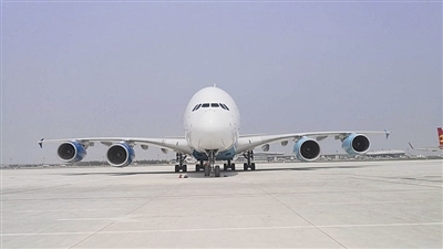 世界最大客改货A380降落天津533519_ 世界最大客改货A380降落天津