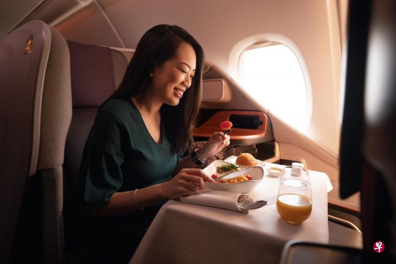 新航推出“探索新航”体验 邀公众登A380客机用餐544937_ 新航推出“探索新航”体验 邀公众登A380客机用餐