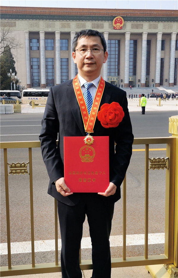 春秋航空董事长王煜荣获全国脱贫攻坚先进个人